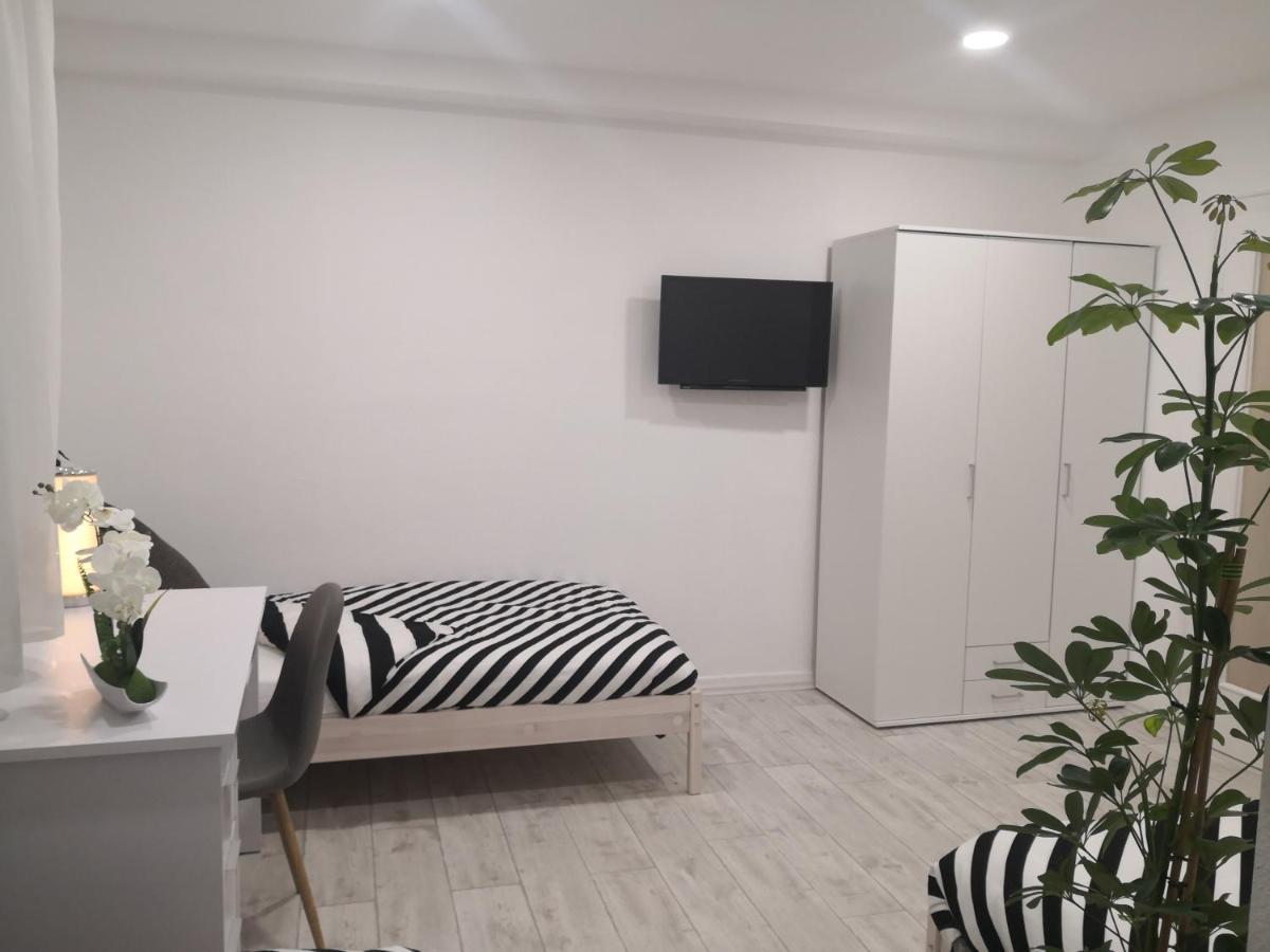 Schoene Und Optimal Gelegene Wohnung Weisskirchen Экстерьер фото
